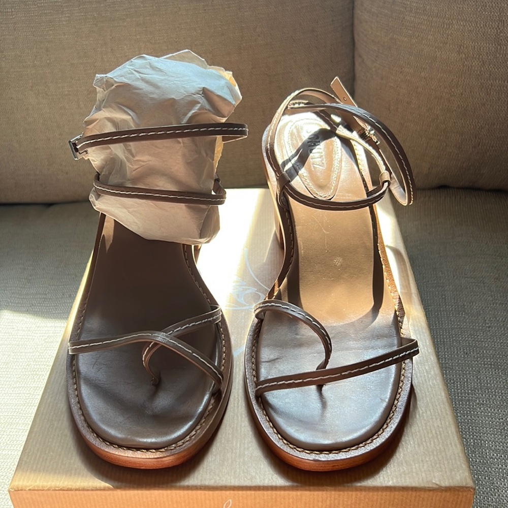 LIKE NEW BROWN SCHUTZ HEELS